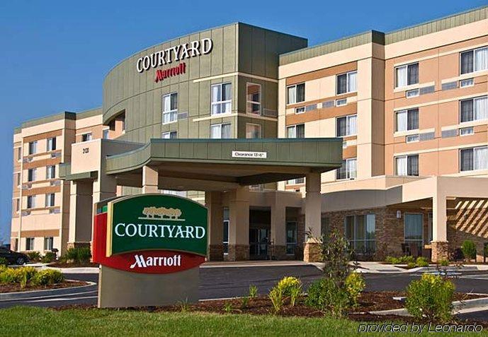 Courtyard Lincoln Downtown Hotel Exterior photo